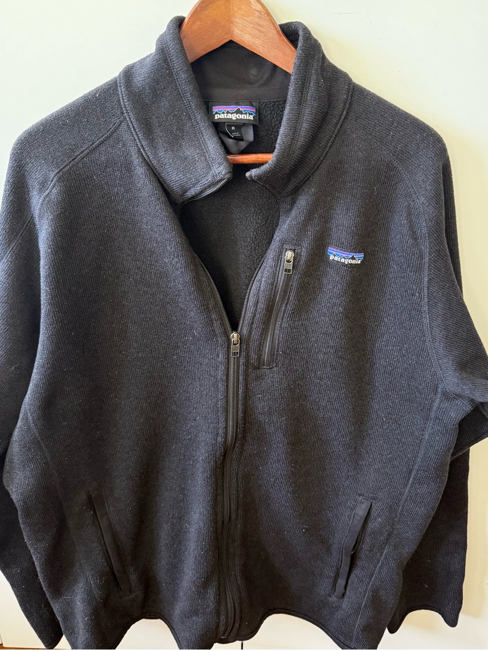 Patagonia Men's Black Full-Zip Knit Sweater with Zip Pockets
